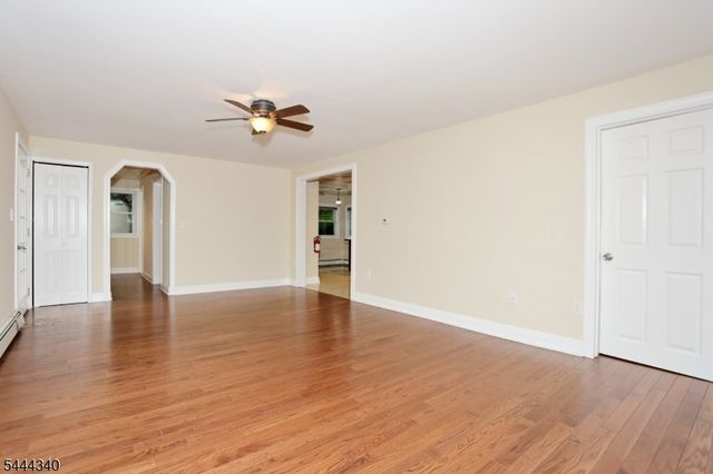 13 Mountain Glen Rd, Ringwood Boro, NJ 07456
