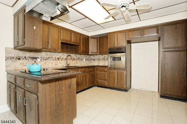 13 Mountain Glen Rd, Ringwood Boro, NJ 07456