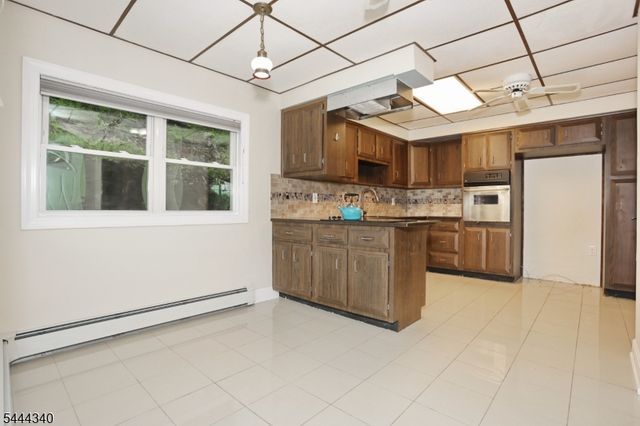 13 Mountain Glen Rd, Ringwood Boro, NJ 07456