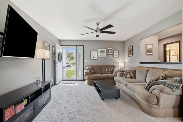1004 Hummingbird Circle, Waterloo, IA 50702
