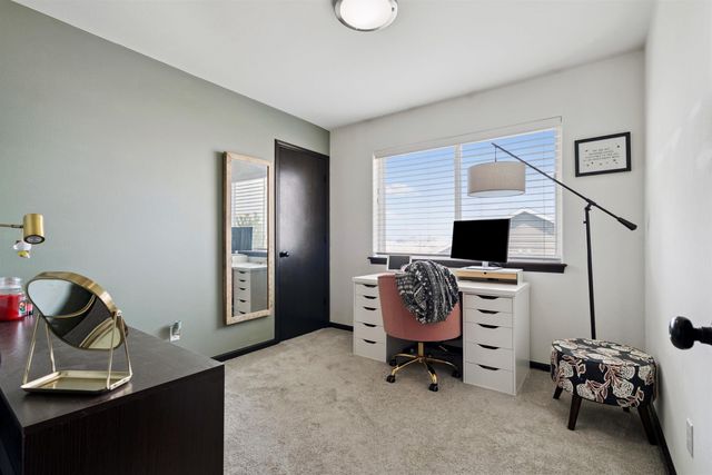 1004 Hummingbird Circle, Waterloo, IA 50702