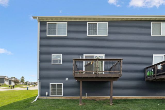 1004 Hummingbird Circle, Waterloo, IA 50702