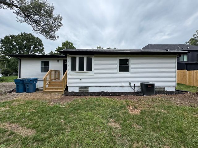 1427 Austin Avenue, Schererville, IN 46375