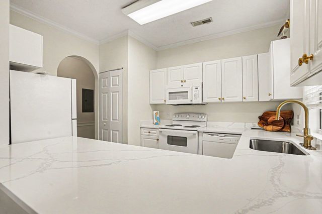 4703 Wild Iris Dr Apt 302, Myrtle Beach, SC 29577