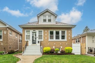 4526 N Mobile Avenue, Chicago, IL 60630