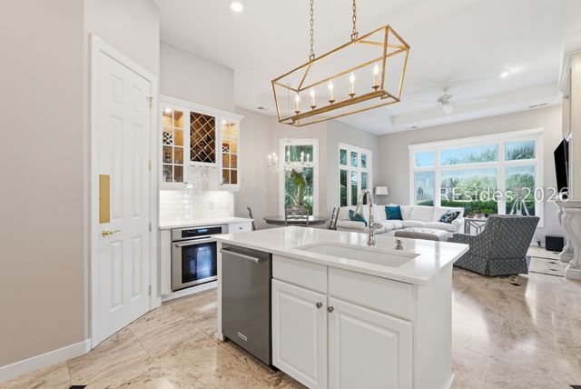 52 Old Fort Dr, Hilton Head Island, SC 29926