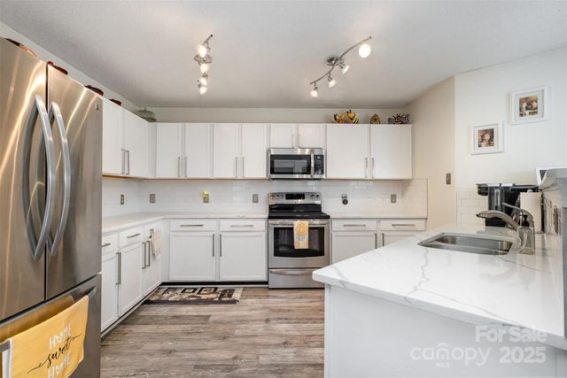 6602 Fawn View Drive, Charlotte, NC 28216