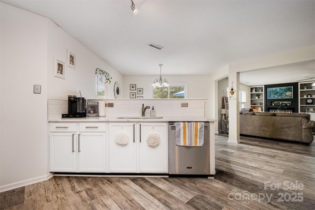 6602 Fawn View Drive, Charlotte, NC 28216