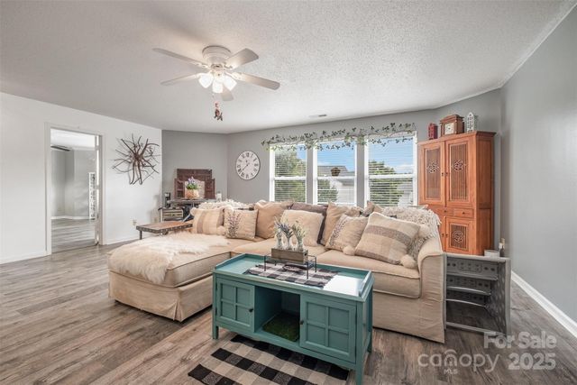 6602 Fawn View Drive, Charlotte, NC 28216
