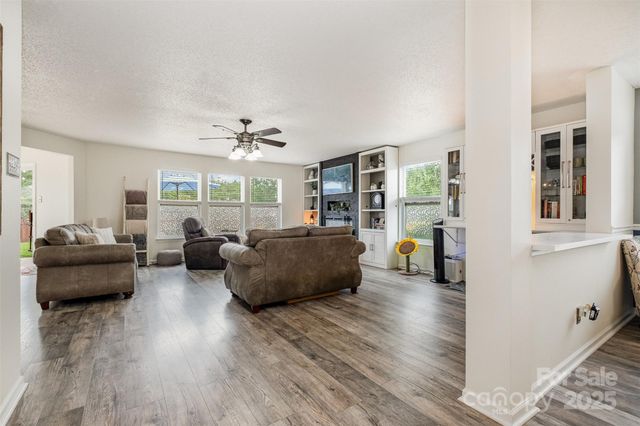 6602 Fawn View Drive, Charlotte, NC 28216