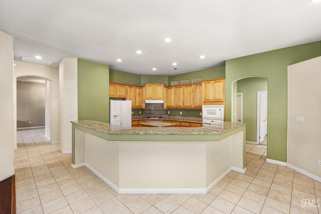 13418 Giro Drive, Bakersfield, CA 93314