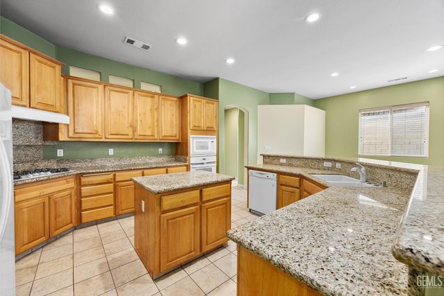 13418 Giro Drive, Bakersfield, CA 93314