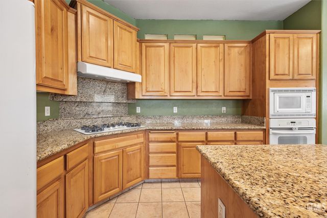 13418 Giro Drive, Bakersfield, CA 93314