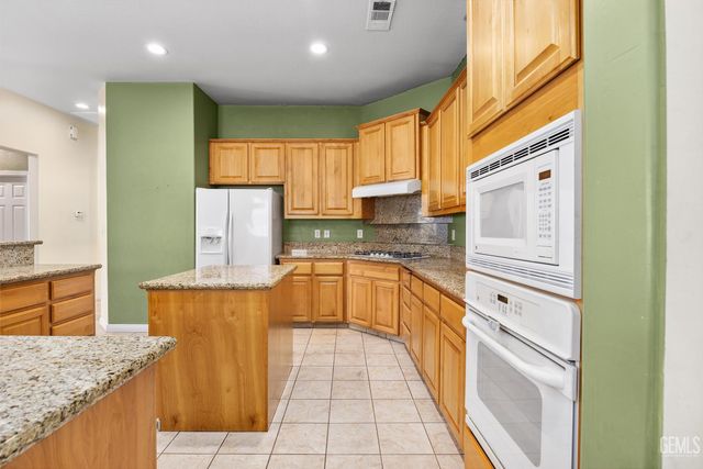 13418 Giro Drive, Bakersfield, CA 93314