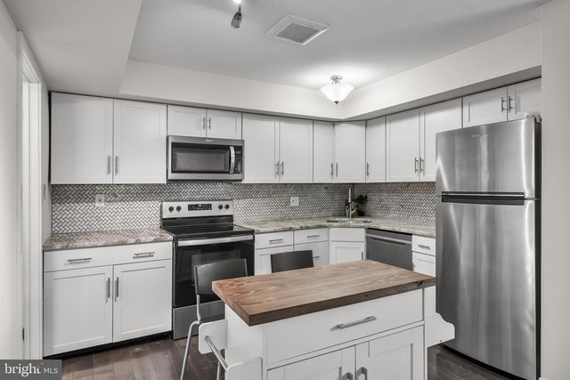 702 ABBEY CT, Sicklerville, NJ 08081