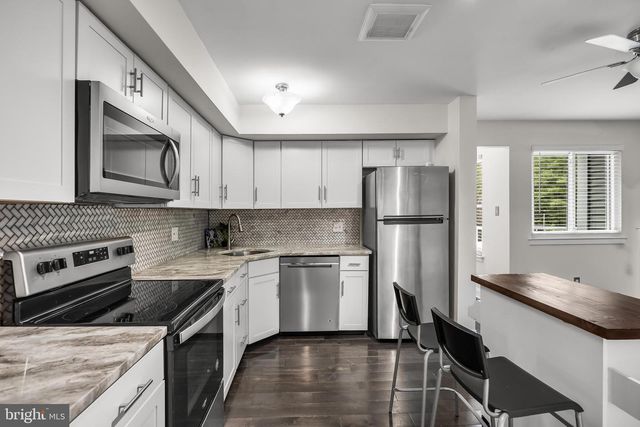 702 ABBEY CT, Sicklerville, NJ 08081