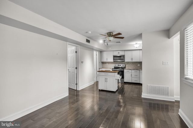 702 ABBEY CT, Sicklerville, NJ 08081