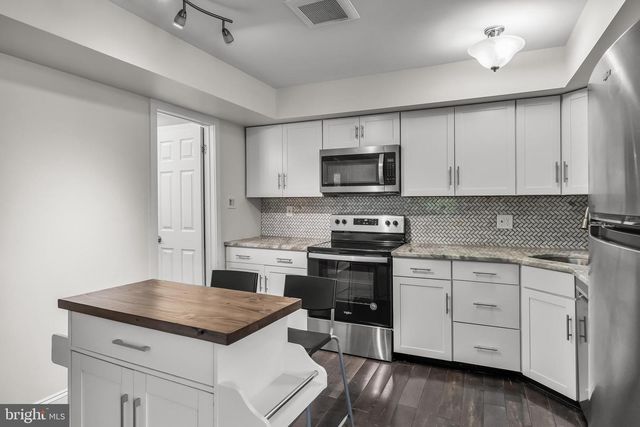 702 ABBEY CT, Sicklerville, NJ 08081