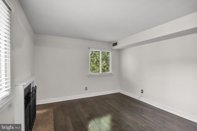 702 ABBEY CT, Sicklerville, NJ 08081