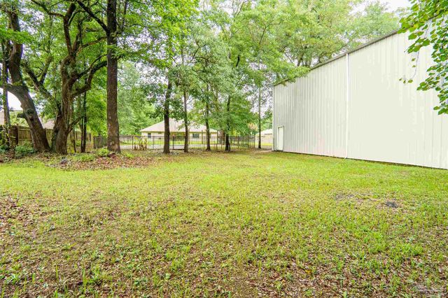 3177 Wallace Lake Rd, Pace, FL 32571