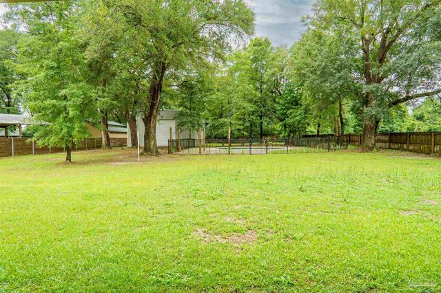3177 Wallace Lake Rd, Pace, FL 32571