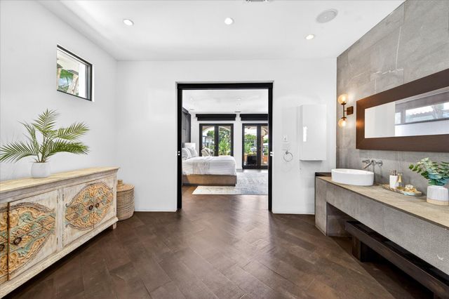 2740 NE 17th Street, Fort Lauderdale, FL 33305