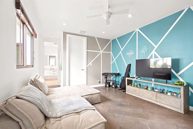 2740 NE 17th Street, Fort Lauderdale, FL 33305