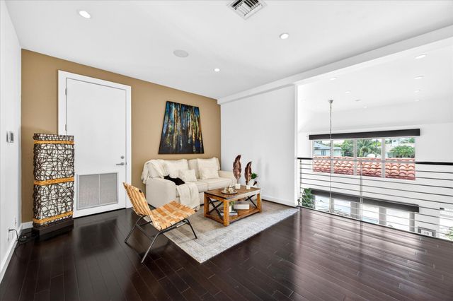 2740 NE 17th Street, Fort Lauderdale, FL 33305