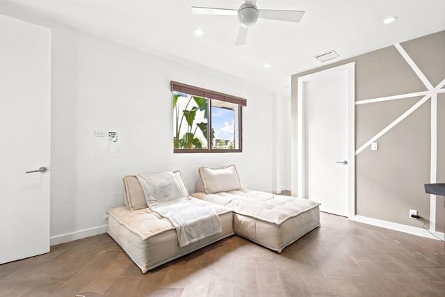 2740 NE 17th Street, Fort Lauderdale, FL 33305