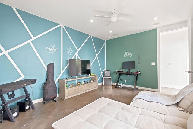 2740 NE 17th Street, Fort Lauderdale, FL 33305