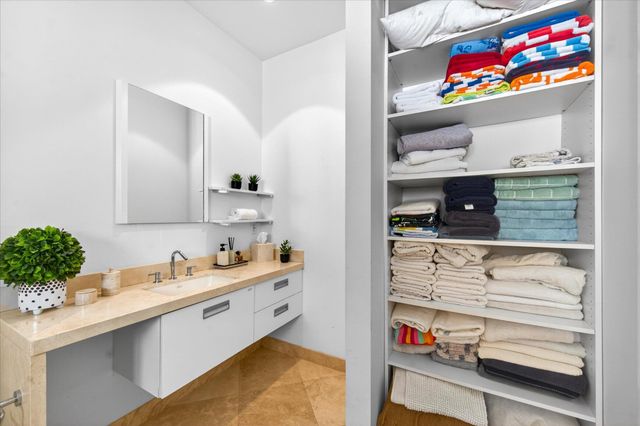 2740 NE 17th Street, Fort Lauderdale, FL 33305