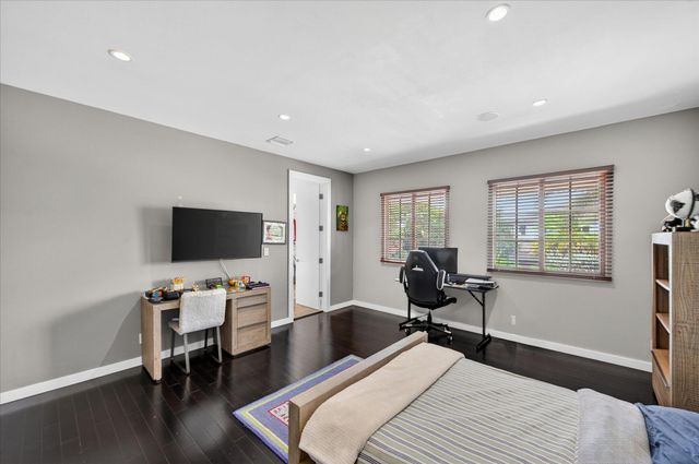 2740 NE 17th Street, Fort Lauderdale, FL 33305