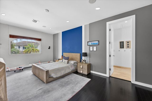 2740 NE 17th Street, Fort Lauderdale, FL 33305