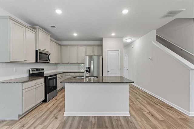 2832 Saratoga Lake View, Decatur, GA 30034