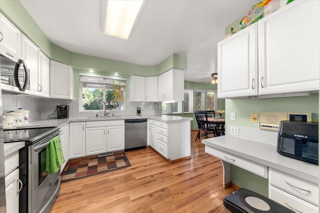 4002 S Long Ln, Greenacres, WA 99016