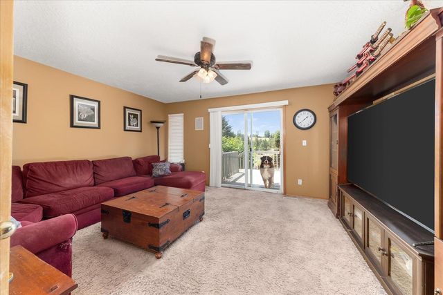 4002 S Long Ln, Greenacres, WA 99016