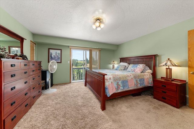 4002 S Long Ln, Greenacres, WA 99016