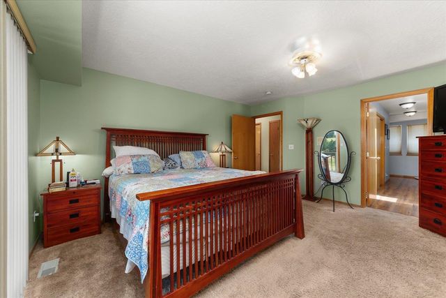 4002 S Long Ln, Greenacres, WA 99016