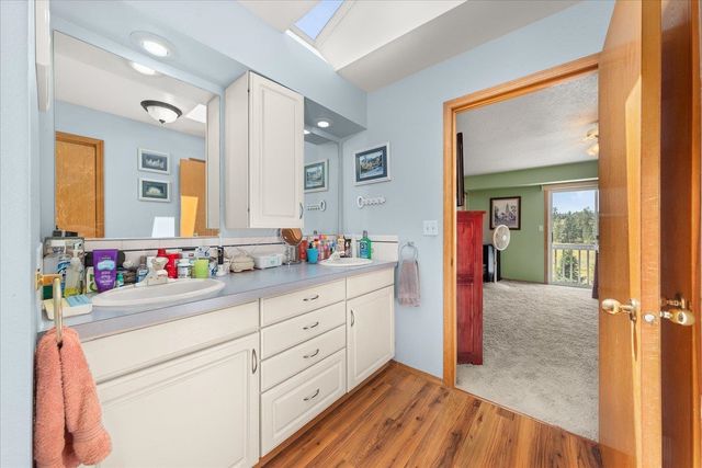 4002 S Long Ln, Greenacres, WA 99016
