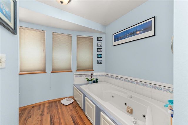 4002 S Long Ln, Greenacres, WA 99016