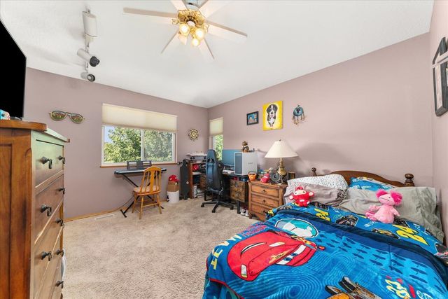 4002 S Long Ln, Greenacres, WA 99016