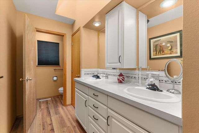4002 S Long Ln, Greenacres, WA 99016