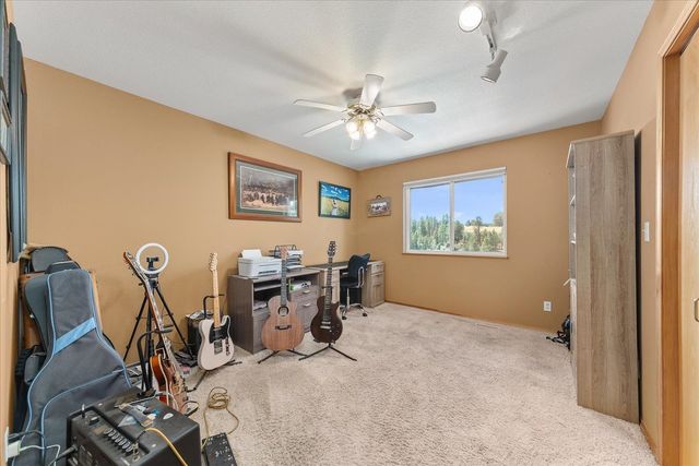 4002 S Long Ln, Greenacres, WA 99016