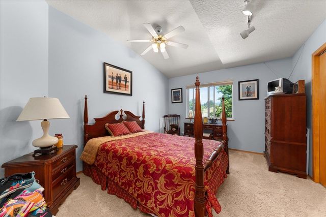 4002 S Long Ln, Greenacres, WA 99016
