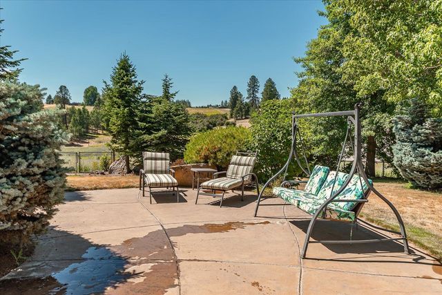 4002 S Long Ln, Greenacres, WA 99016