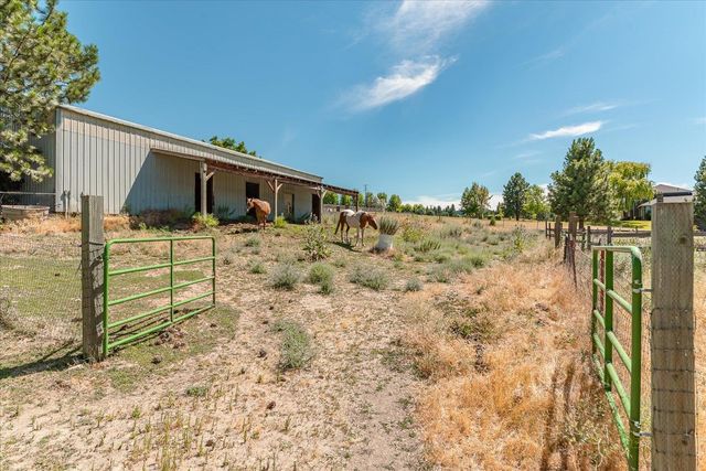 4002 S Long Ln, Greenacres, WA 99016