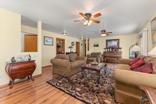 4002 S Long Ln, Greenacres, WA 99016