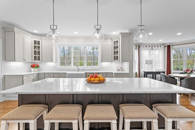 14 Charles St, North Reading, MA 01864