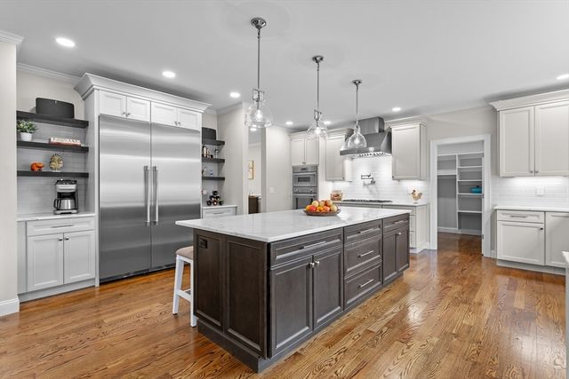 14 Charles St, North Reading, MA 01864
