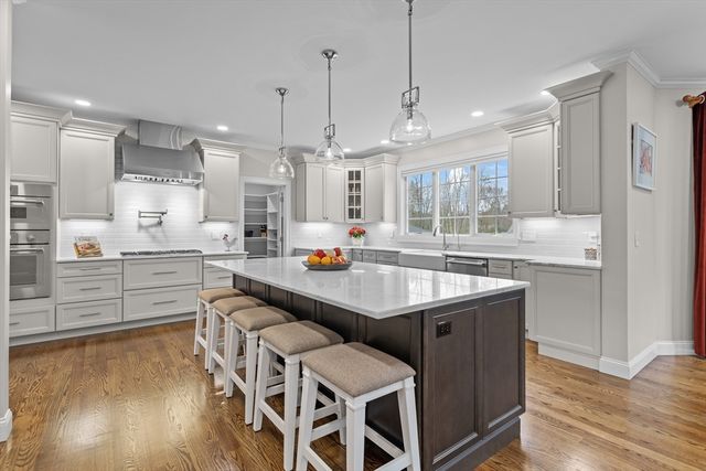 14 Charles St, North Reading, MA 01864